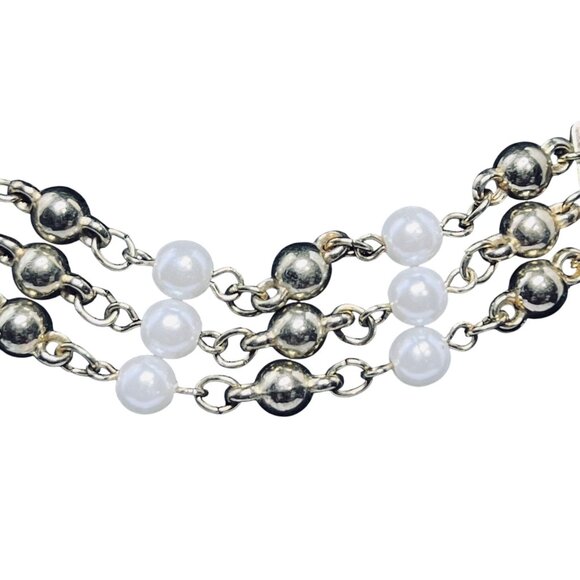 Vintage Gold Tone  And Faux Pearl Sweater Clip (5537) - Picture 3 of 6